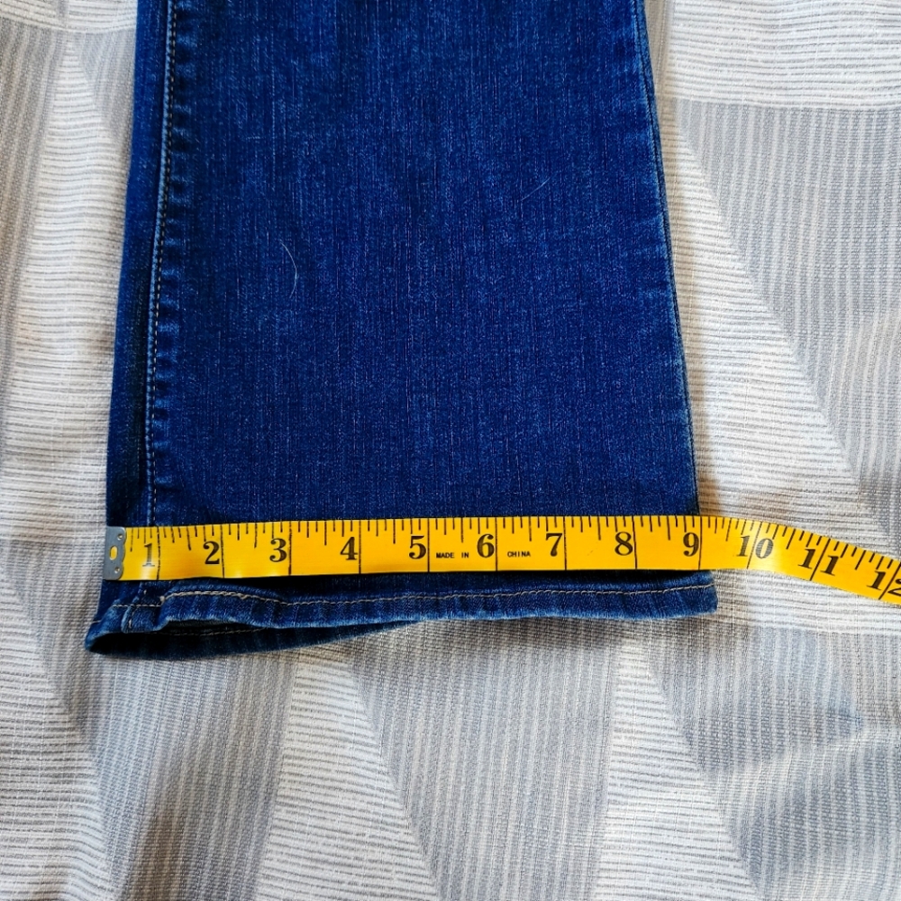 Signature Levi's Mid Rise BootCut Jeans - Picture 8 of 8